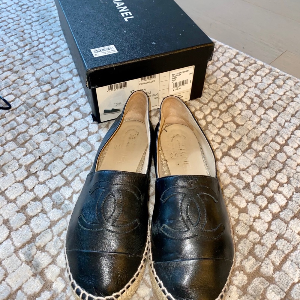 CHANEL BLACK LAMBSKIN ESPADRILLES (37) - Picture 8 of 8